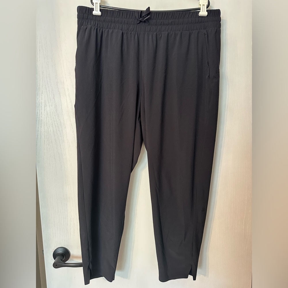 All in Motion Women’s High Rise Taper Pants
